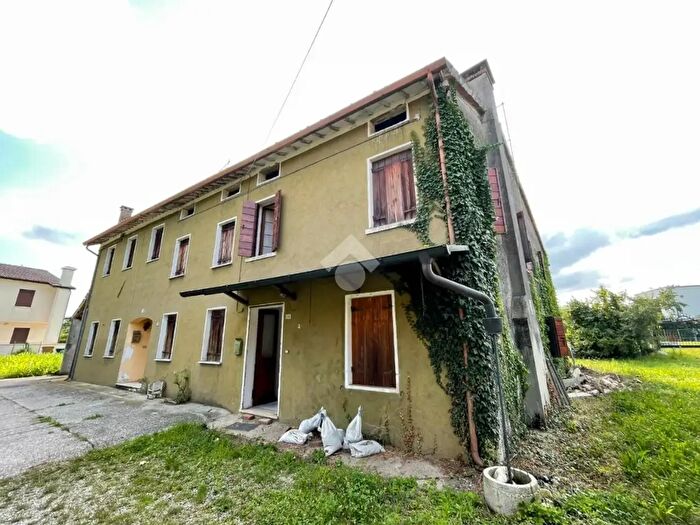 Casa con 5 locali in vendita in Via Volon, Loria