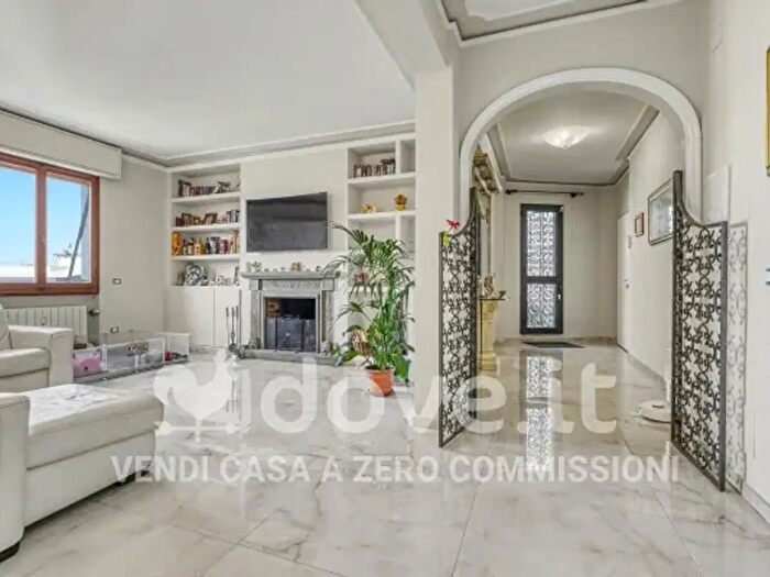 Appartamento con 6 locali in vendita in Via Augusto Borgioli, Prato