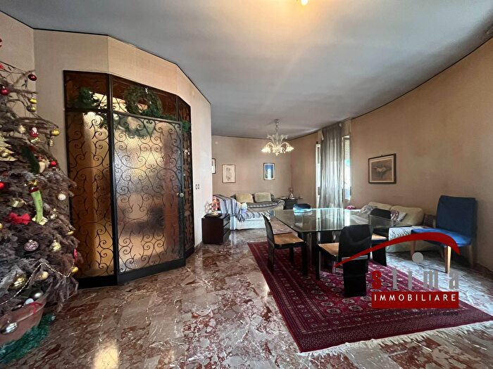 Appartamento con 7 locali in vendita in Via Socrate, Siracusa