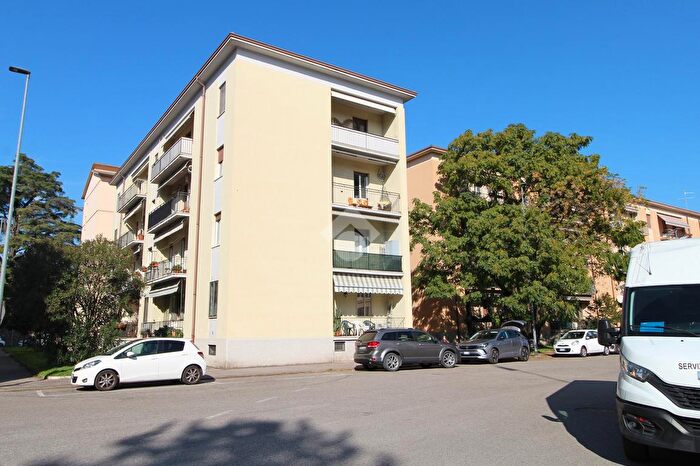 Appartamento con 5 locali in vendita in Via Valeggio, Verona