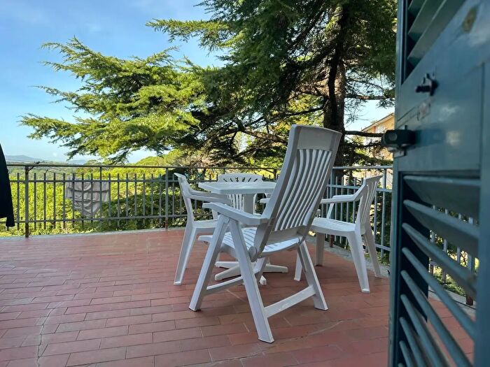 Casa con 9 locali in vendita in Fauglia