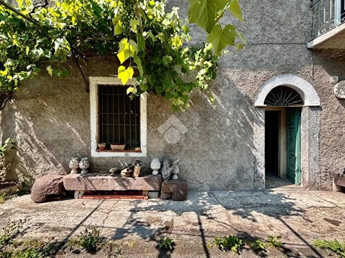Casa con 5 locali in vendita in Via Aiale, Pezzaze