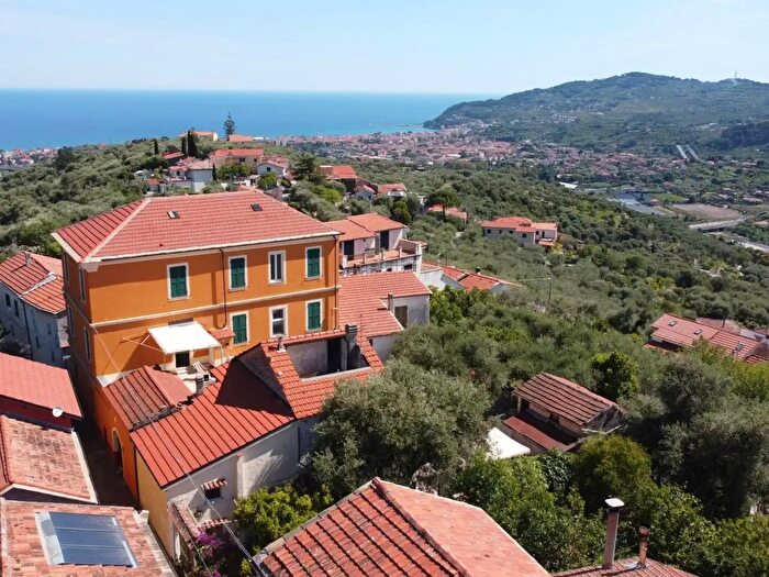 Appartamento quadrilocale in vendita in Via Garibaldi Snc, Diano San Pietro