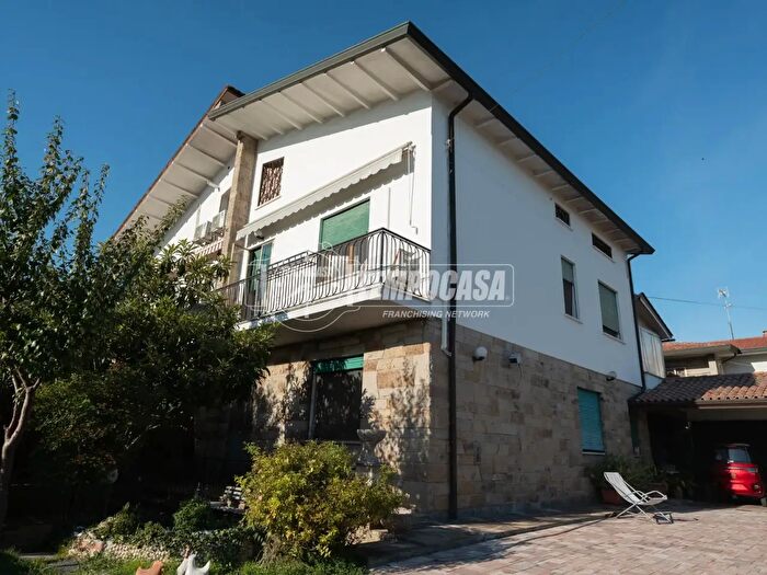 Appartamento trilocale in vendita in Via Roma, Cervarese Santa Croce