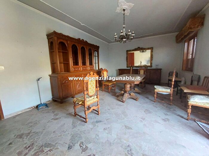 Appartamento con 5 locali in vendita in Via Salemi, Mazara Del Vallo