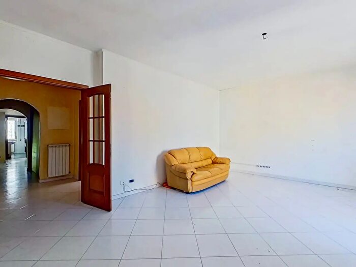 Appartamento quadrilocale in vendita in Via Luigi Sica, Roma