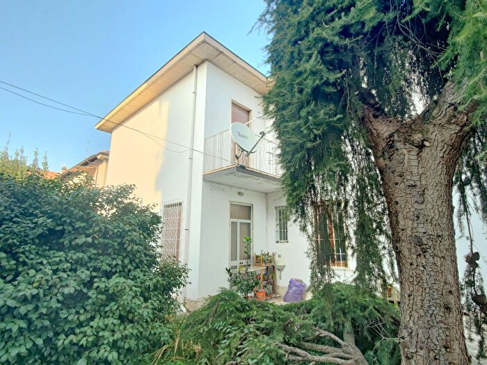 Casa con 8 locali in vendita in Via E Sacchetti, Vigevano