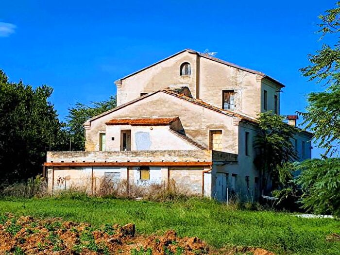Casa con 6 locali in vendita in Monsano