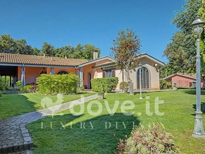 Casa con 6 locali in vendita in Via Sergio Amidei, Roma