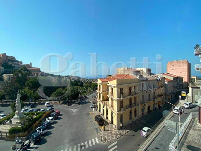Appartamento trilocale in affitto in Piazza Marconi, Centro, Patti