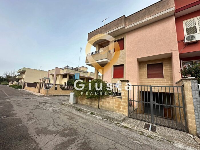 Casa con 5 locali in vendita in Via Amilcare Ponchielli, San Pietro Vernotico