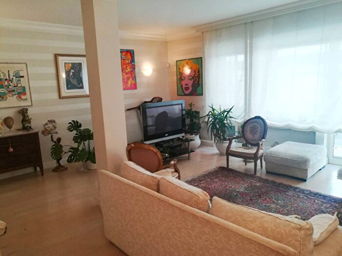 Appartamento con 5 locali in affitto in Via Egnatia, Umbertina Madonnella, Bari