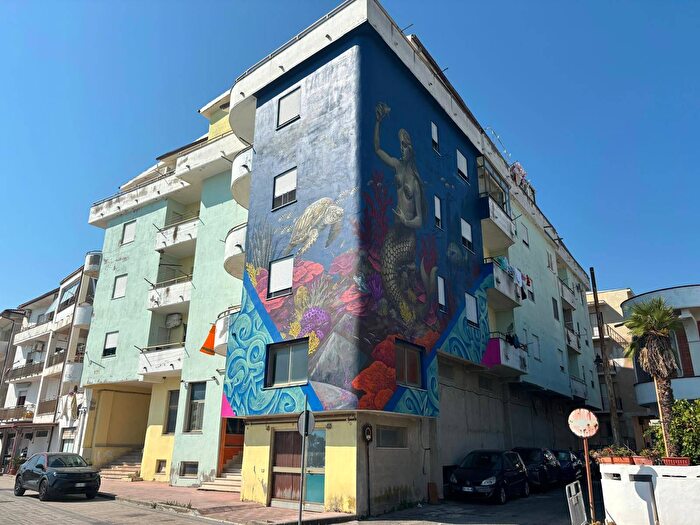 Appartamento con 5 locali in vendita in Via Lungomare John Fitzgerald Kennedy Snc, Crucoli