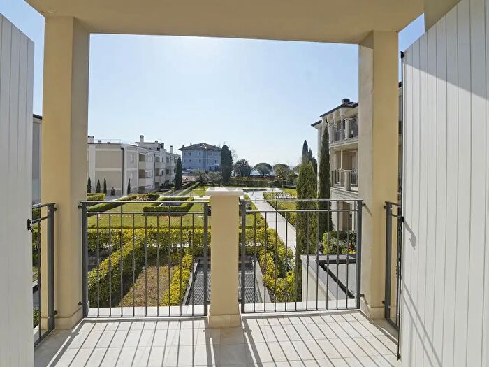 Appartamento trilocale in vendita in Viale Ugo Foscolo, Toscolano Maderno