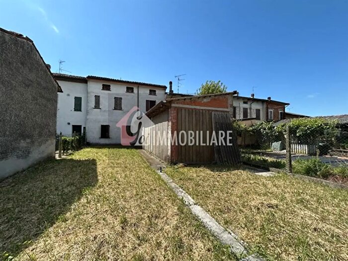 Casa con 7 locali in vendita in Via Ferrante Aporti, Rivarolo Del Re Ed Uniti