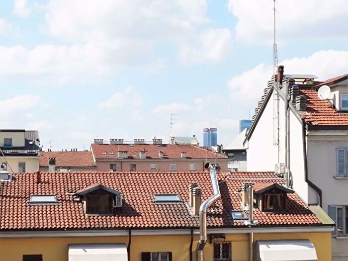 Appartamento quadrilocale in vendita in Corso Genova, Milano