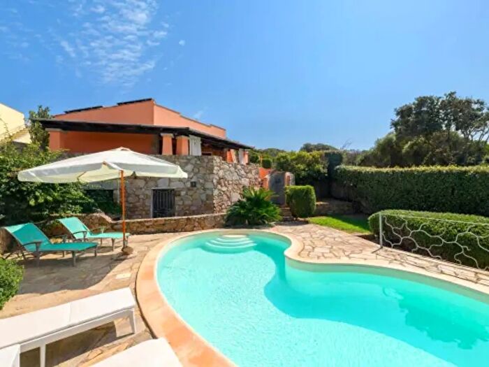 Casa con 5 locali in vendita in Santa Teresa Gallura