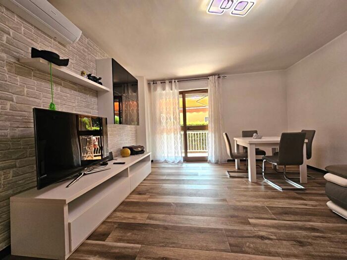 Appartamento trilocale in vendita in Via Eustacchio Capitanio, Centro, Cene
