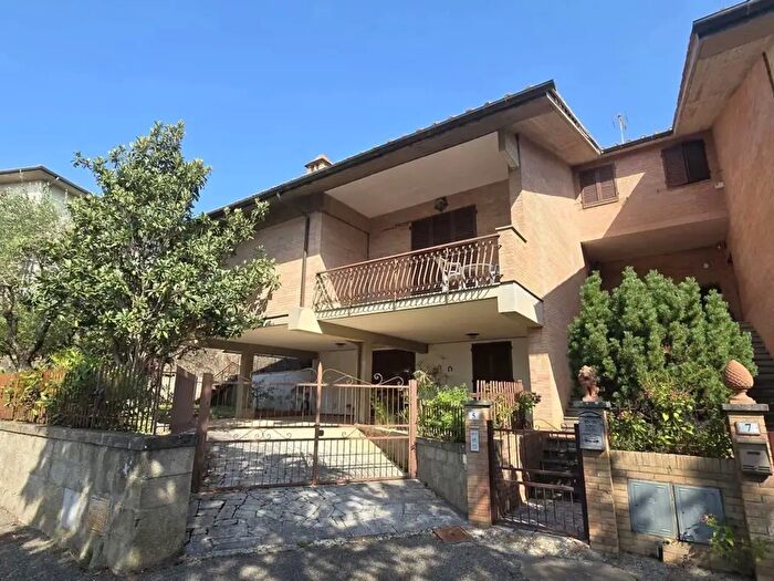 Casa con 5 locali in vendita in Castelnuovo Berardenga