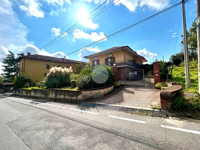 Casa con 5 locali in vendita in Via Asti, Tonco