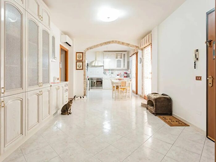 Appartamento con 6 locali in vendita in Via Generale Cantore, Cagliari