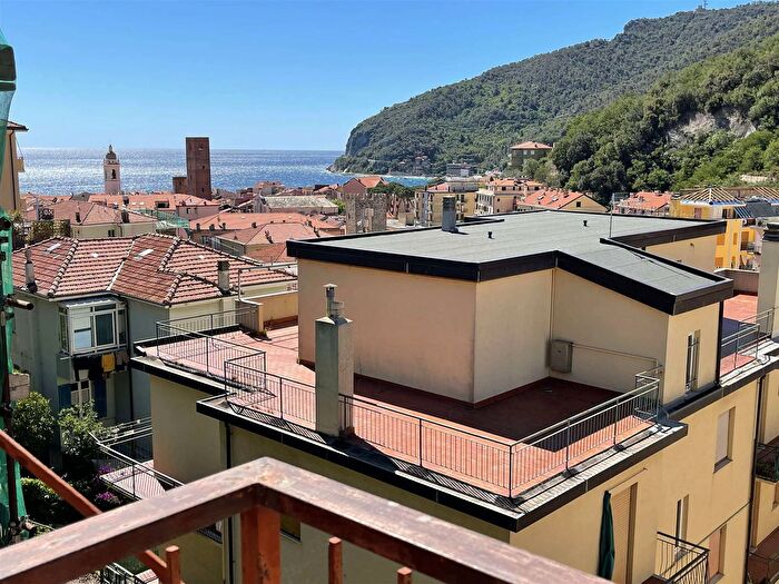 Appartamento con 5 locali in vendita in Noli Savona Sv, Noli