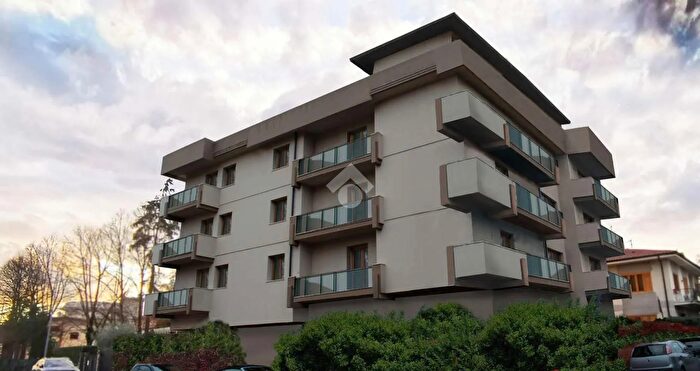 Appartamento trilocale in vendita in Via Montebello, Montecatini Terme