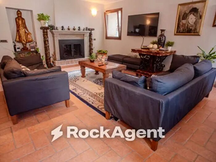 Appartamento con 5 locali in vendita in Via delle Scuole, Viterbo