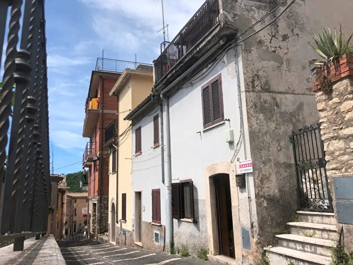 Casa trilocale in vendita in Via San Luca, Guarcino