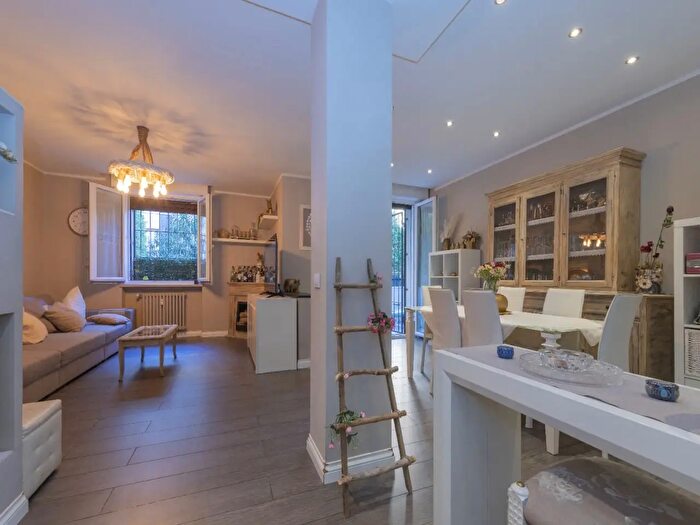 Appartamento trilocale in vendita in Via Albino, Milano