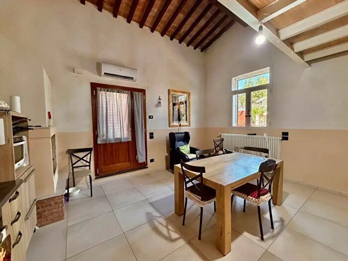 Casa con 6 locali in vendita in Pistoia