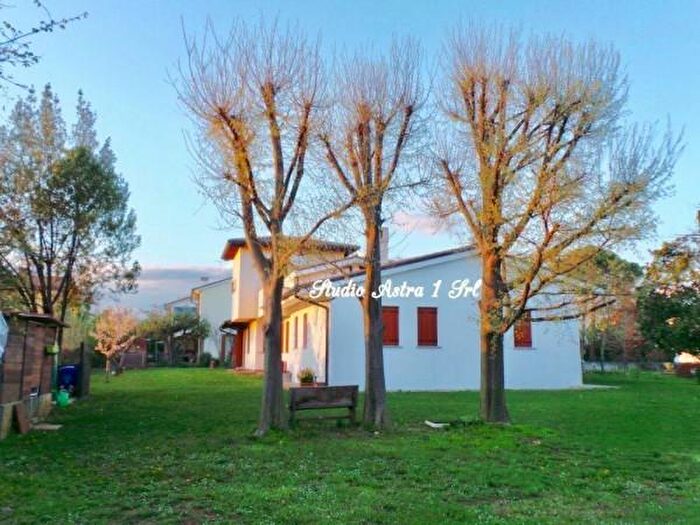 Casa con 6 locali in vendita in Montebelluna