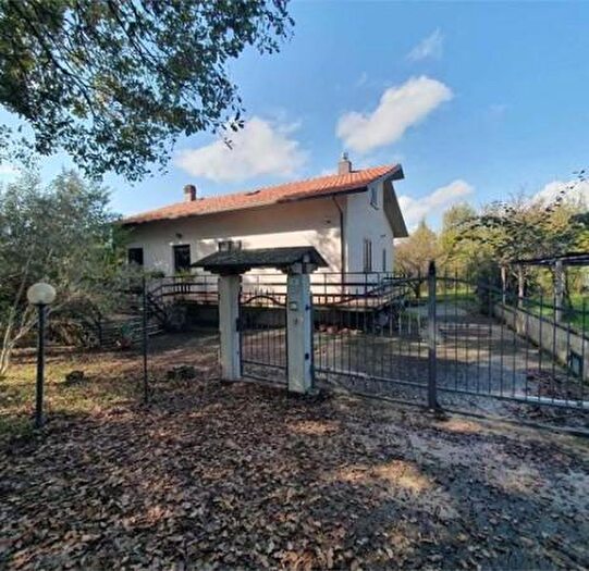 Casa con 6 locali in vendita in Gubbio