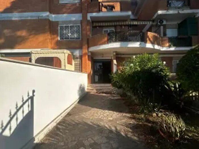 Appartamento trilocale in vendita in Viale alla Marina, Anzio
