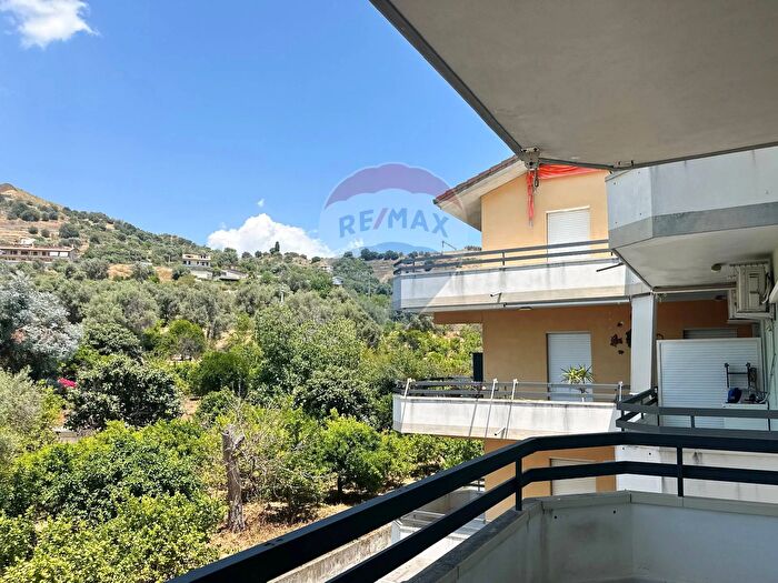 Appartamento con 5 locali in vendita in Via Cesare Battisti, Furci Siculo