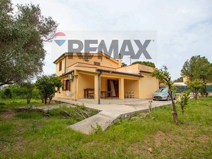 Casa con 8 locali in vendita in Via Traversa La Masseria Italia, Siracusa