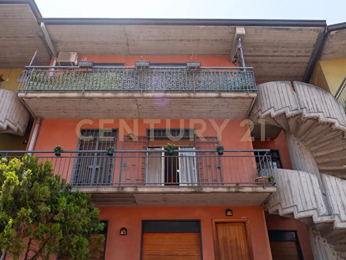 Appartamento con 5 locali in vendita in Via Rua, Aci Catena