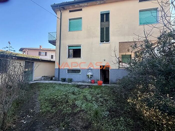 Casa quadrilocale in vendita in Via Cortil Grande, Calcio