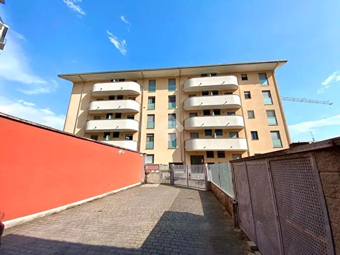 Appartamento trilocale in vendita in Via Andrea Costa, Novara