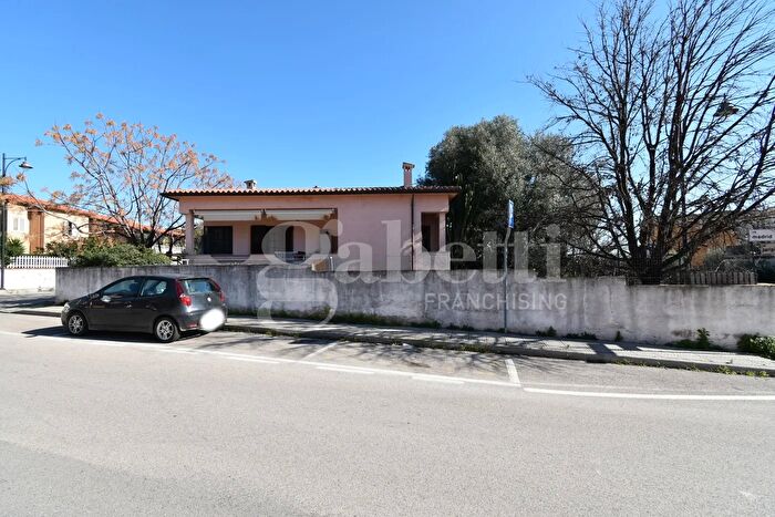 Casa con 5 locali in vendita in Via Parigi, Olbia