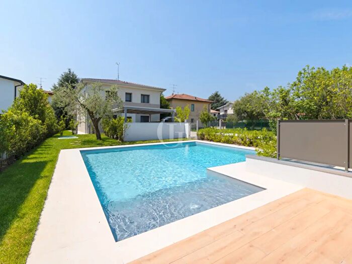 Casa quadrilocale in vendita in Via Riello, Padenghe Sul Garda