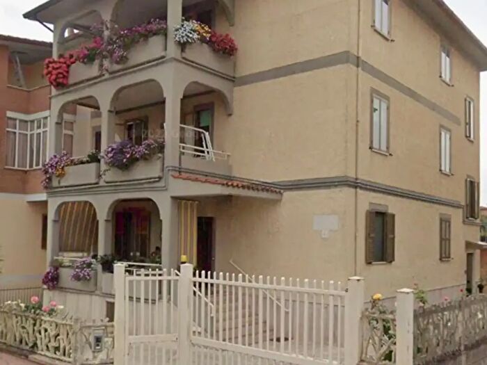 Appartamento trilocale in vendita in Via Miglianico, Roma