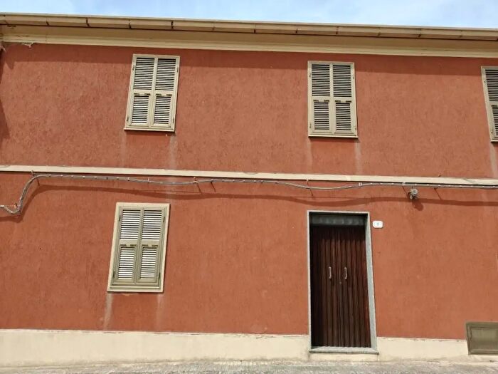 Casa con 14 locali in vendita in Pozzomaggiore