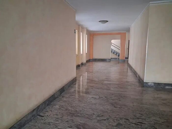 Appartamento trilocale in vendita in Via Sempione, Torino