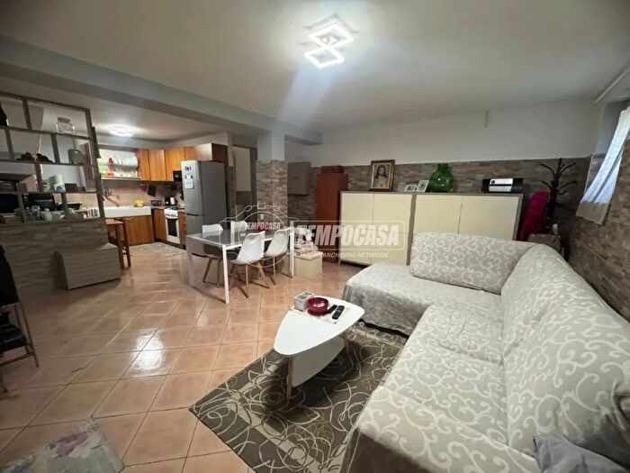 Appartamento trilocale in vendita in Via Rosmini, Baranzate