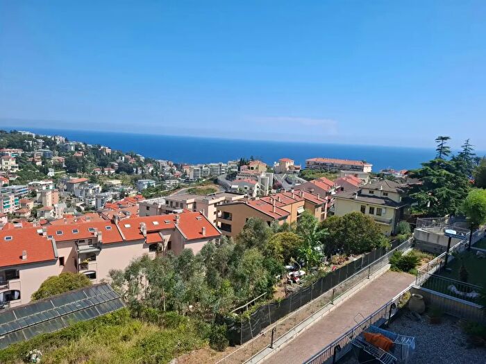 Appartamento con 6 locali in vendita in Strada San Lorenzo, Sanremo