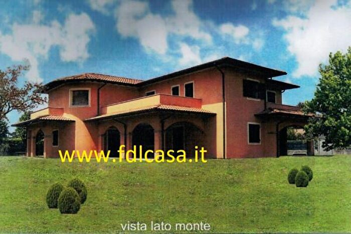 Casa con 6 locali in vendita in Via Ludovico Ariosto, Forte Dei Marmi