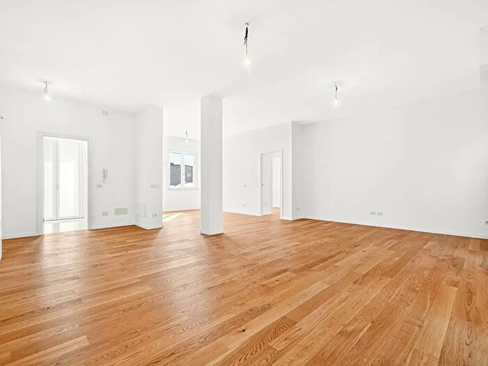 Appartamento quadrilocale in vendita in Via Carcano, Saronno