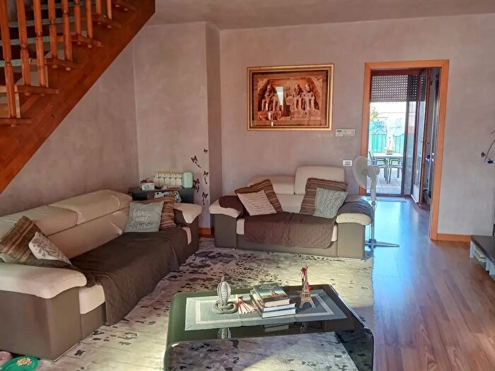 Casa quadrilocale in vendita in Adria Via Peschiera, Adria