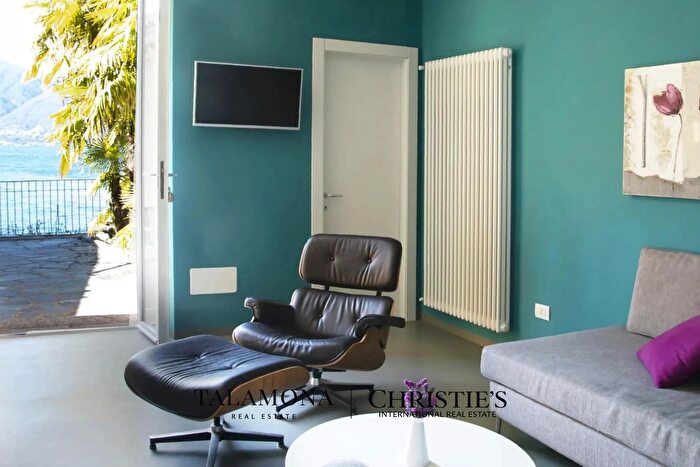 Appartamento bilocale in affitto in Brezzo Di Bedero